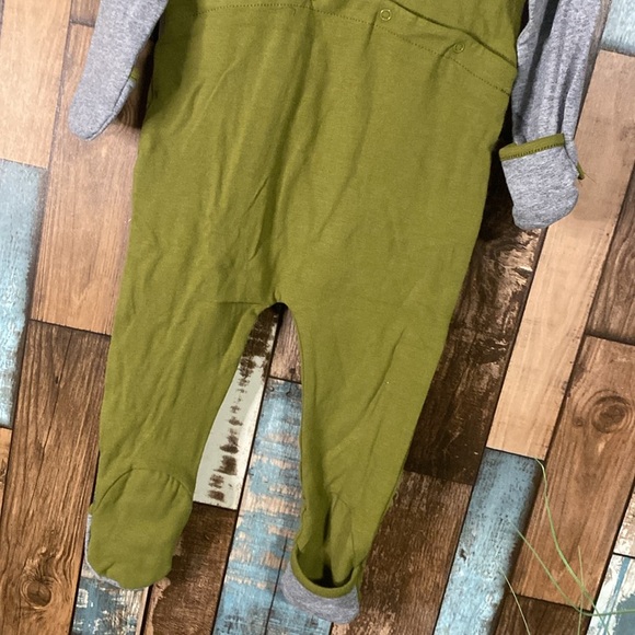 Robeez Dino 🦖 onsie with rollable feet and hands - Picture 12 of 16
